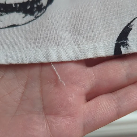 ❤️HOST PICK❤️Skull Pattern Shirt - Picture 5 of 7